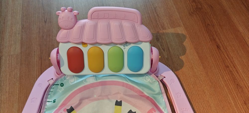 Tapete de actividade com piano