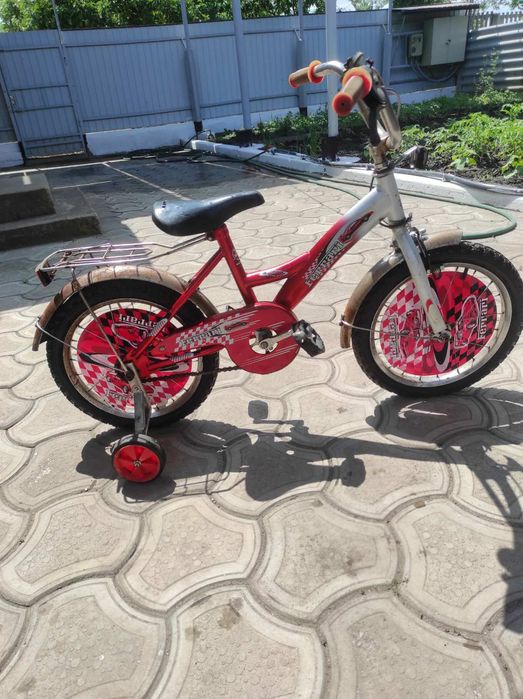 Дитячий велосипед.