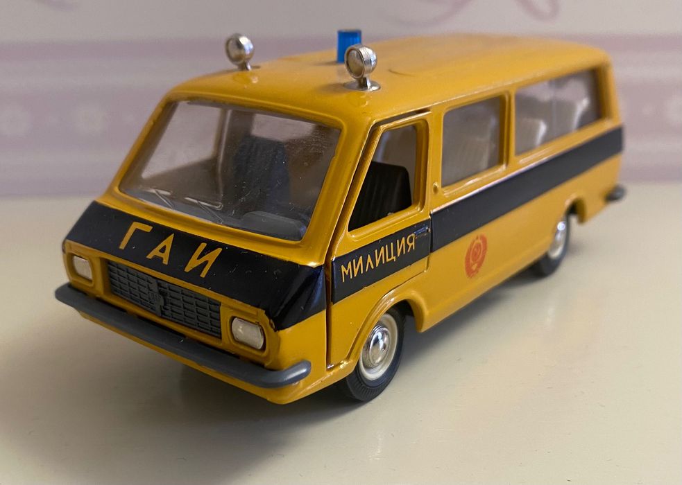 Машинка РАФ 2203 «милиция» 1:43