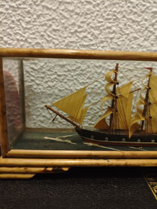 Miniatura de barco artesanal