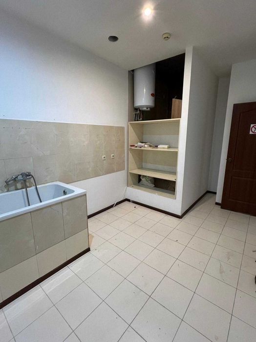 Продам фасадное помещение на Таирово. Фасад на Небесной сотни. 1S75