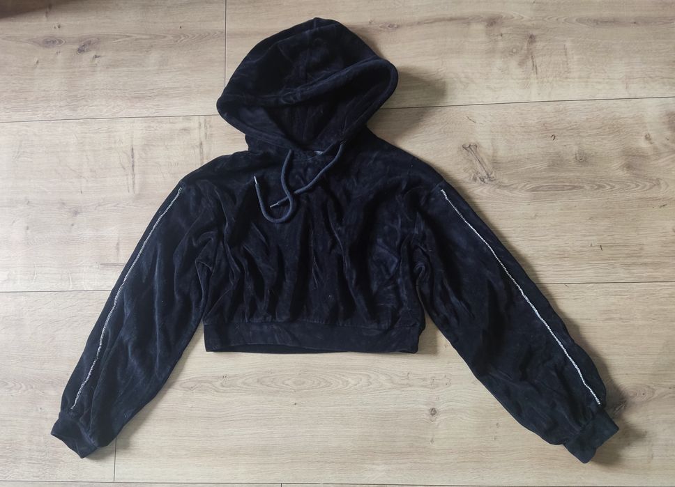 Bershka bluza aksamitna z kapturem sweter welurowy Crop