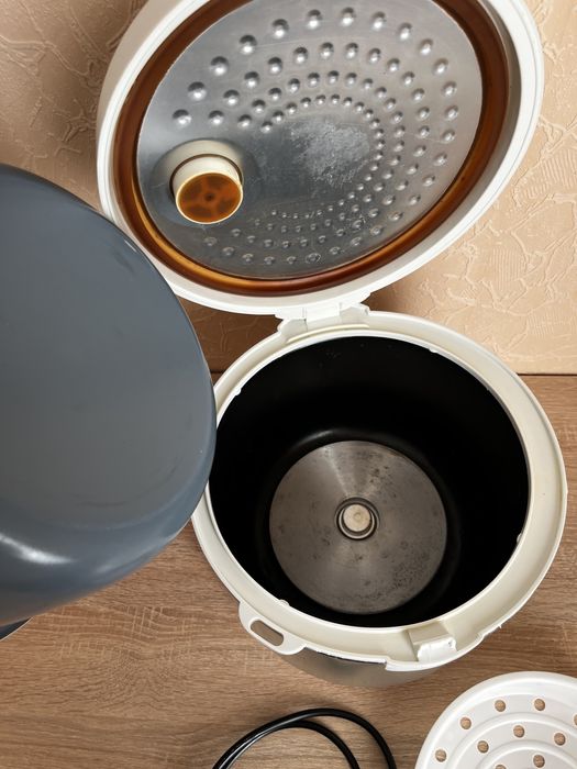 Мультиварка Redmond 10 програм | Хороший стан | Чаша антипригарна