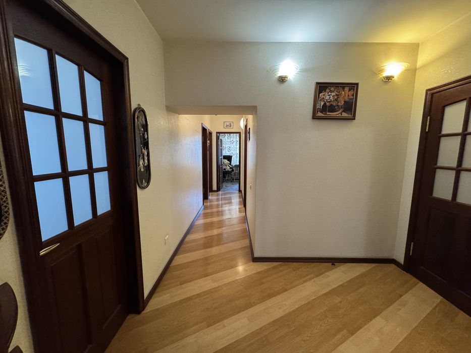 Продається простора 4-х кімнатна квартира в самому центрі Дніпра!