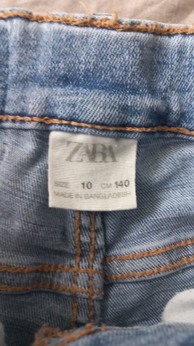 Джинсы фирмы  ZARA