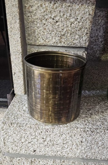 Vaso cachepot em latão