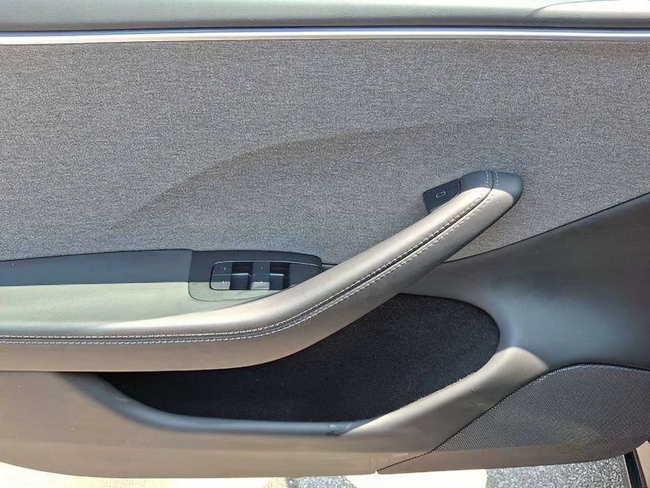 Tesla Model 3 Long Range      2025