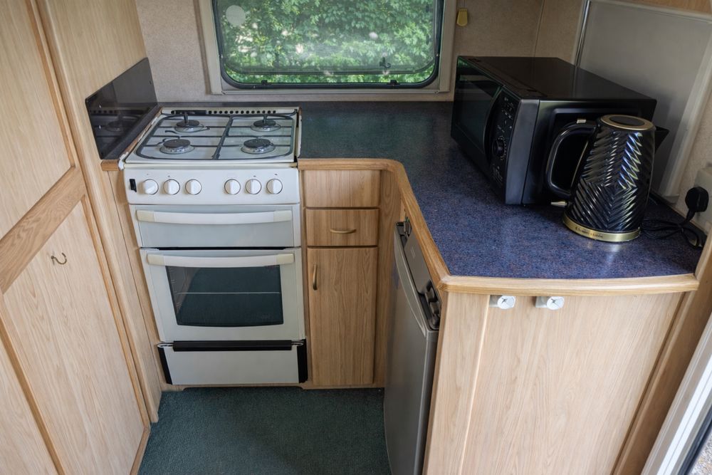 2-OSIOWA ABBEY Spectrum Duża Przyczepa Zarejestrowana