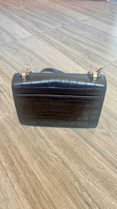 Продаю жіночу шкіряну сумку DKNY