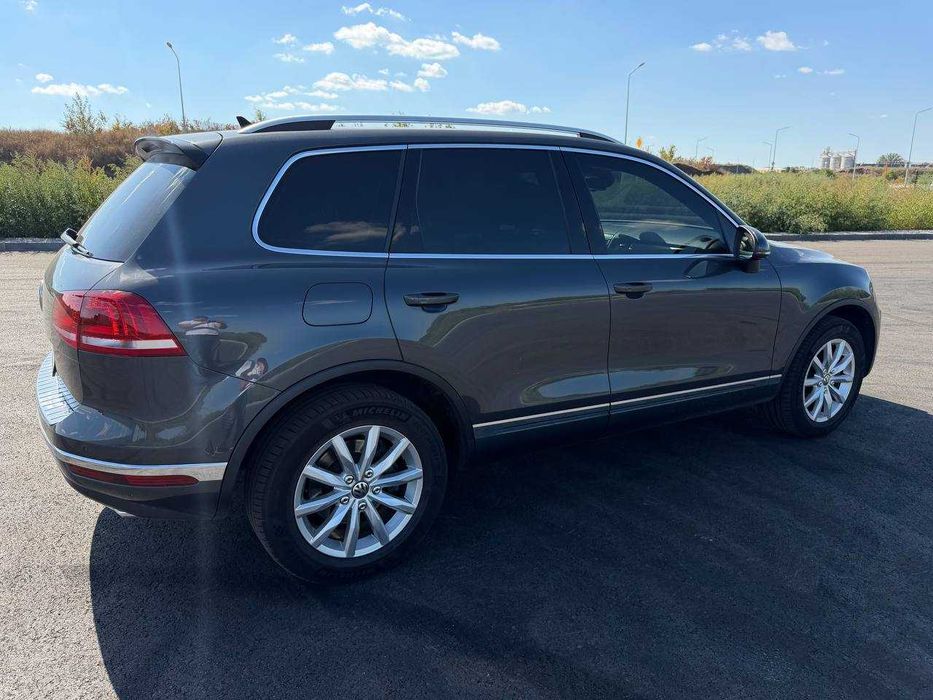 Продам Volkswagen Touareg 2015 року. V6 3.0 TDI, 193 кВт / 262 к.с.,  автомат, повний привід та пневмопідвіска.