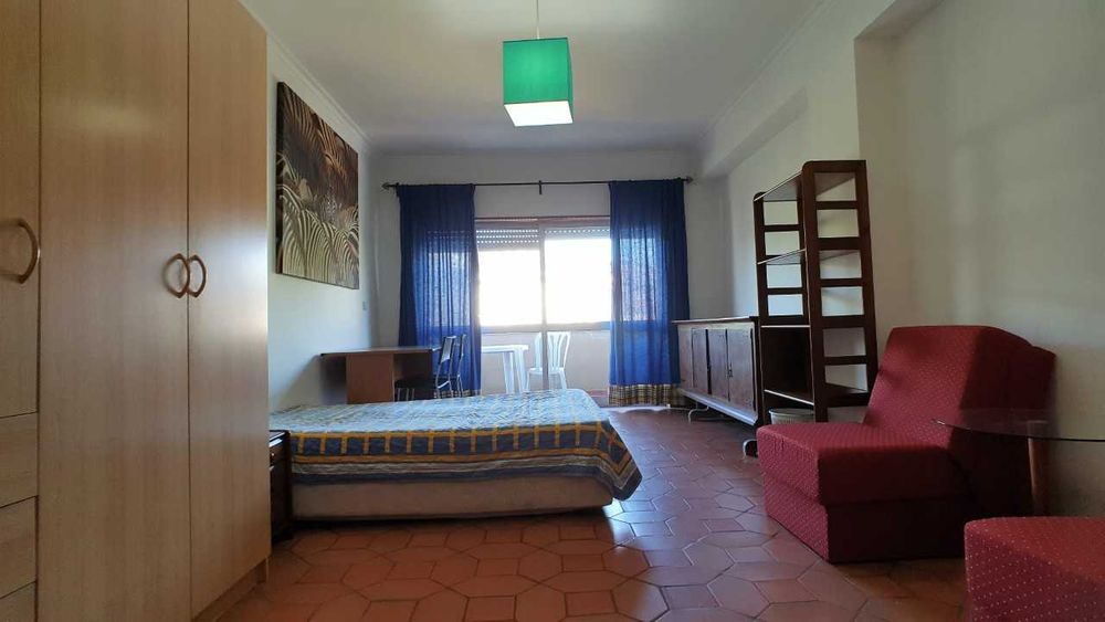 Quarto excelente, cama casal e varanda