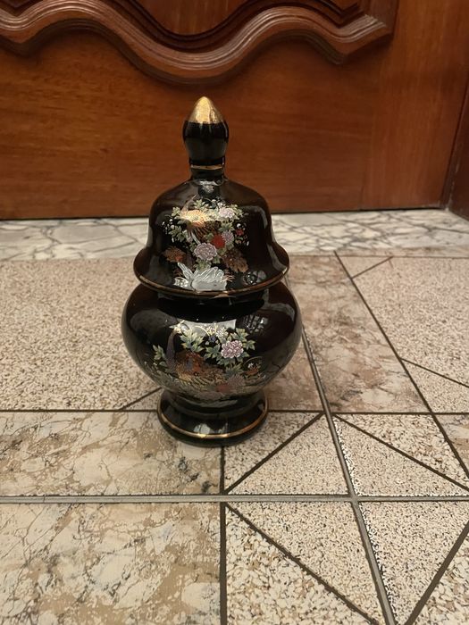 Peça decorativa preta