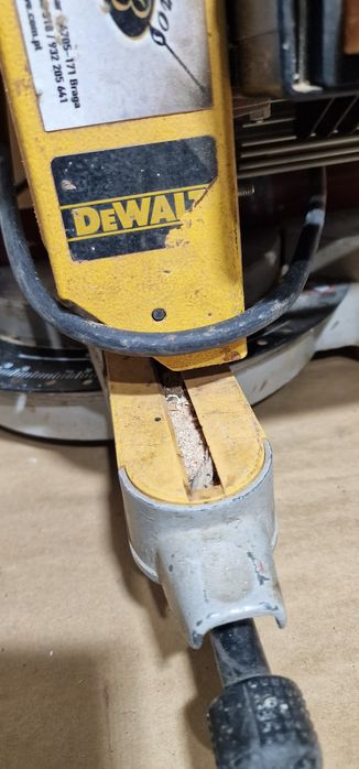 Máquina de esquadria