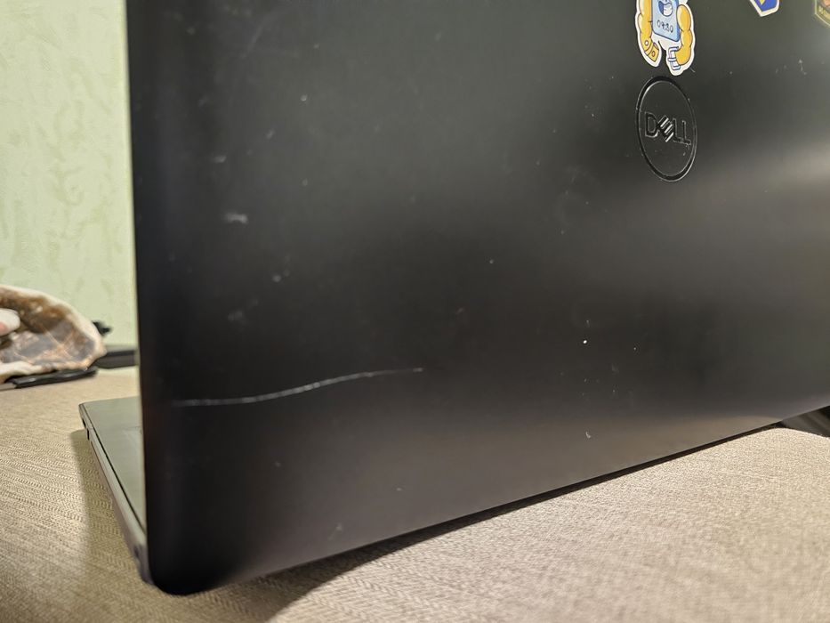 Ноутбук Dell Inspiron 5570