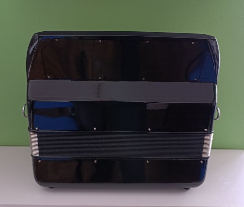 Acordeão / Acordeon Pigini com baixo cromático