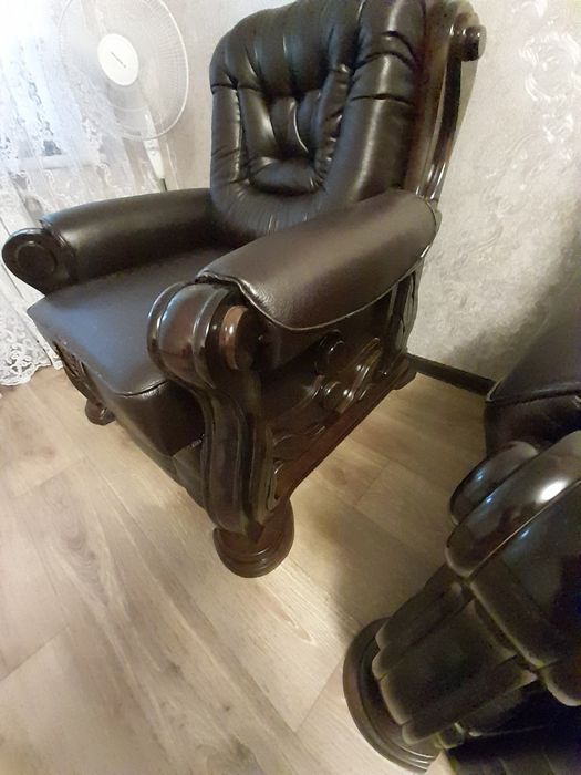 Продам диван + 2 кресла .