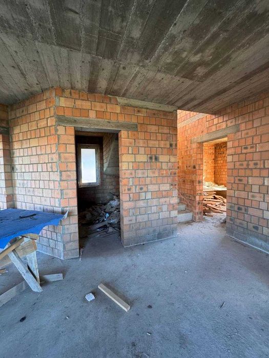 Продається новозбудований будинок в Остриці
