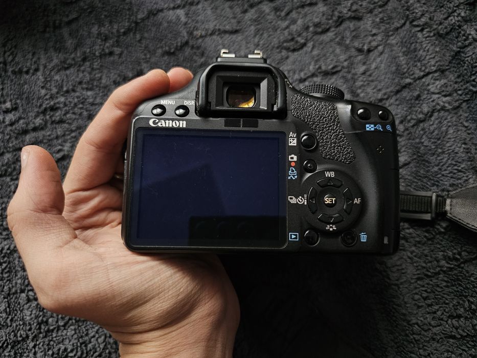 Продам дзеркальний фотоапарат Canon EOS 500D з об'єктивом HELIOS-44-2 2/58.