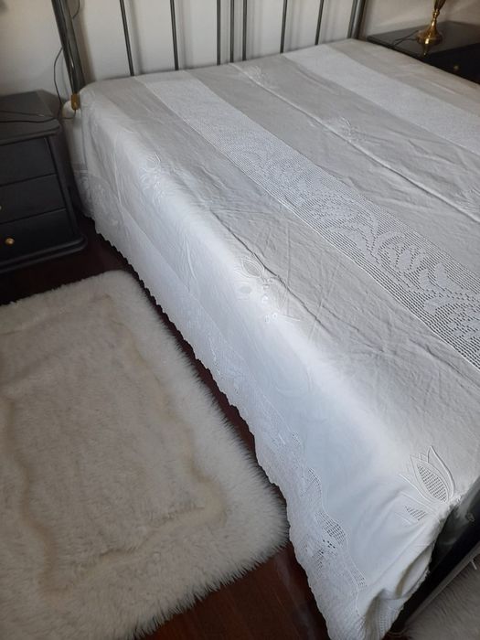 Colcha de linho e renda