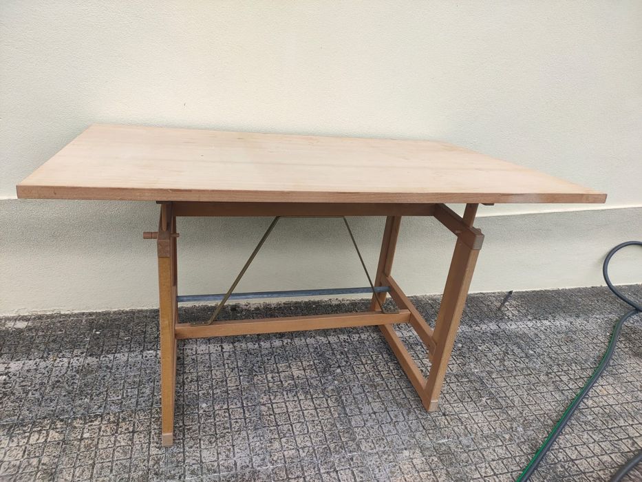 Vendo estirador de madeira Olaio com 2 cadeiras