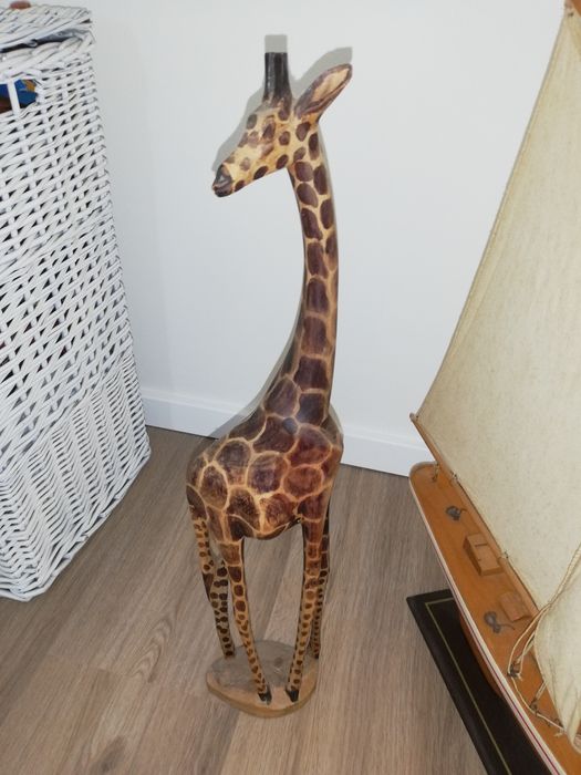 Girafa em  madeira feita à mão