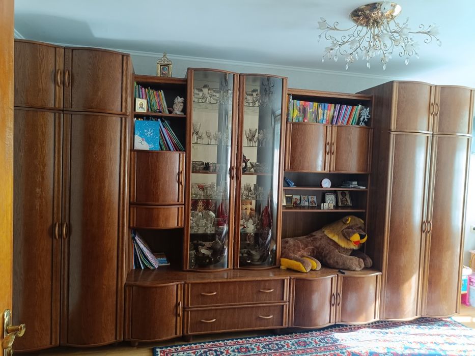Дерев'яна стінка, меблі б/в