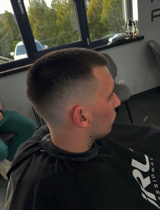 Модель на безкоштовну стрижку