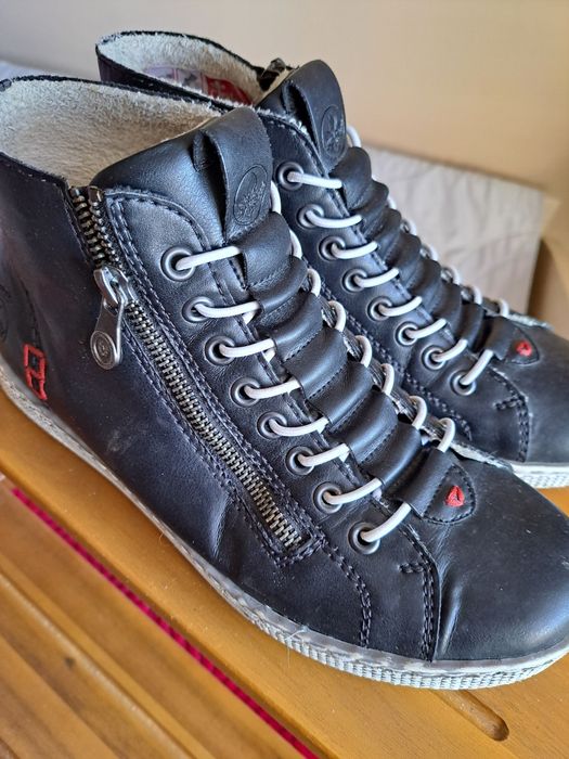 Botki damskie Rieker.  Czarne.  Rozmiar 38