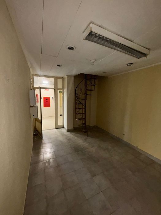 Loja  28 m² área bruta  centro comercial flamingos  Santo António dos cavaleiros
