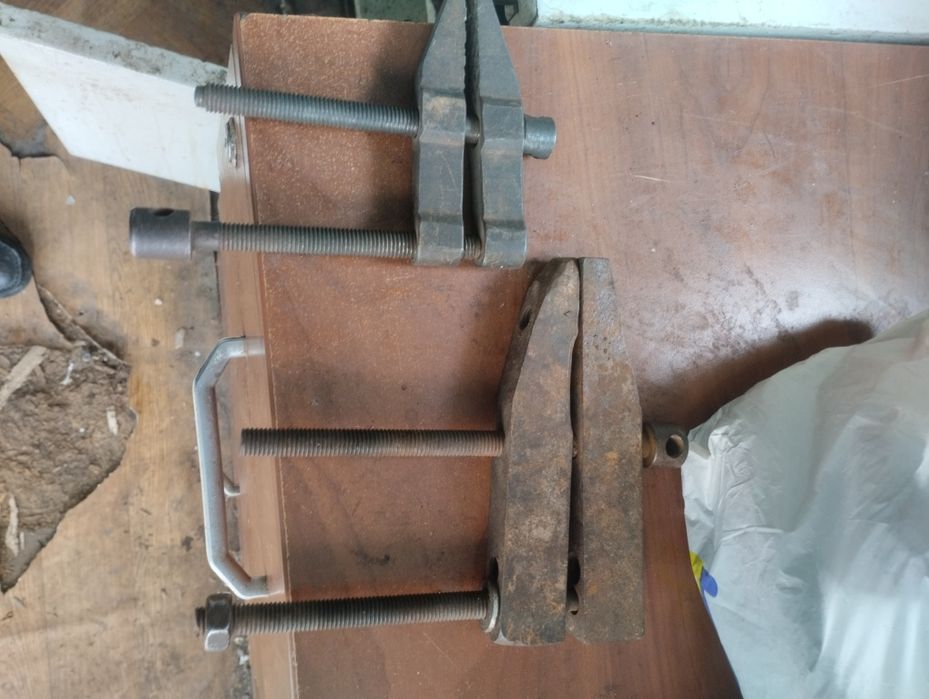 Продам дві струбцини