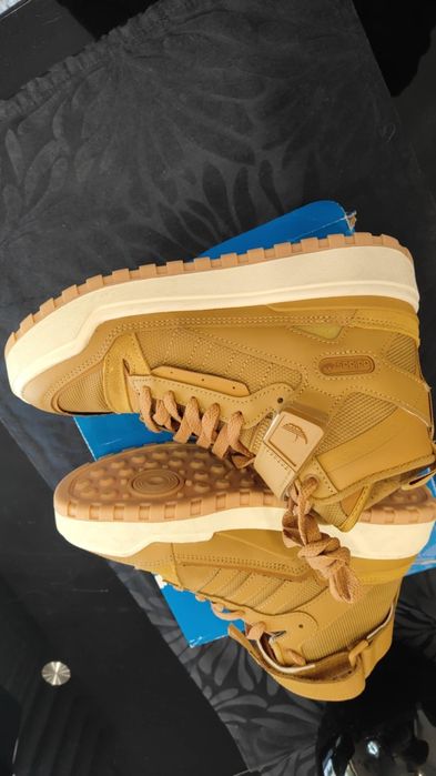 Sapatilhas Adidas tamanho 35