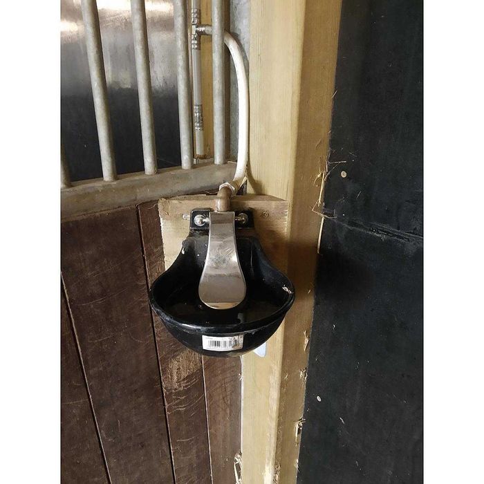 Poidło żeliwne z językiem z blachy nierdzewnej, dla bydła i koni