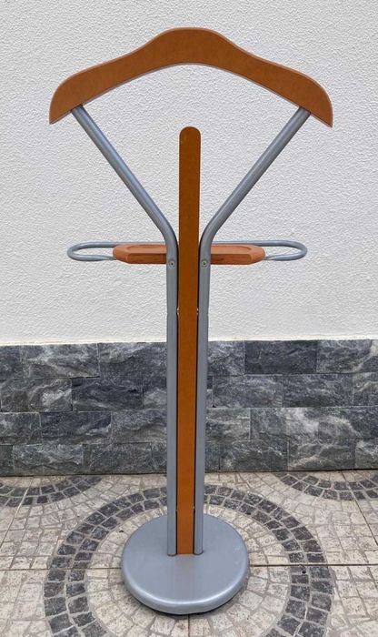 Cabideiro de Pé em Metal e Madeira