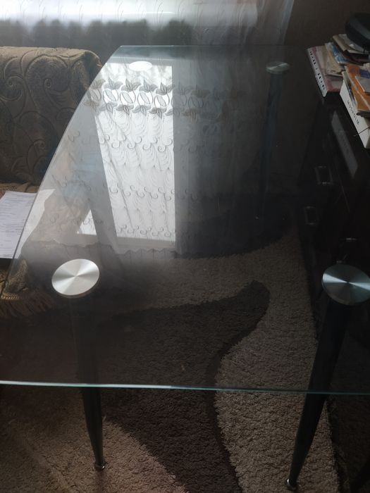 Продам стеклянный стол