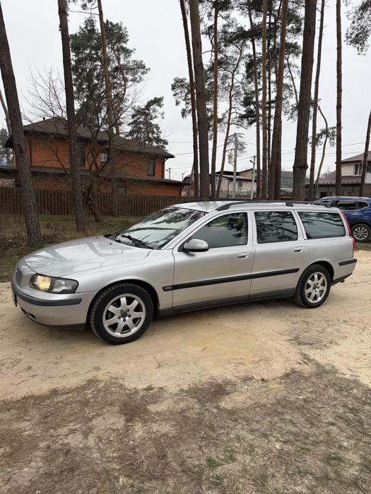 Volvo XC 70 2.4 дизель механика 2004 год