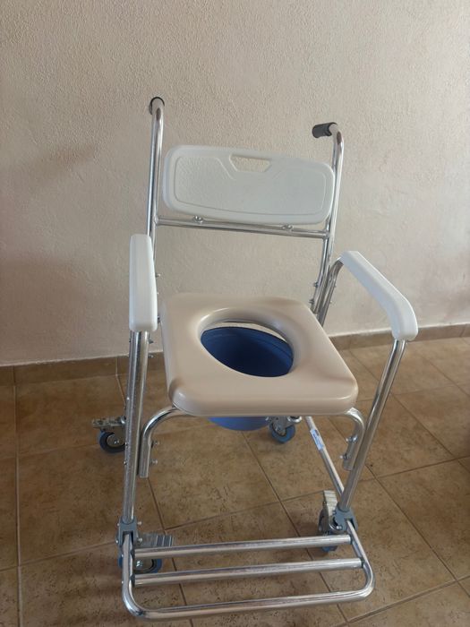 Cadeira de banho com rodas