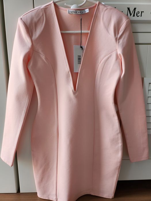 Elegancka sukienka z głębokim dekoltem IvyRevel rozmiar S 36