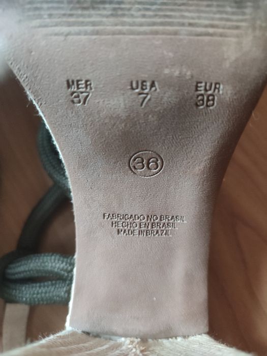 Sandálias de mulher  tamanho 36 brasil e 38 em Portugal