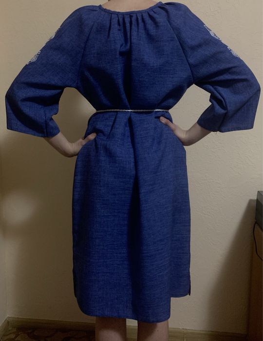 Лляне вишите плаття блакитного кольору