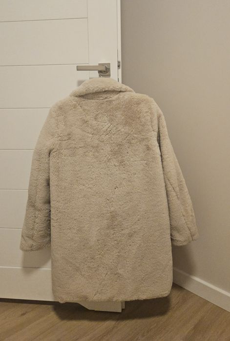 Beżowy płaszczyk teddy Reserved M futerko