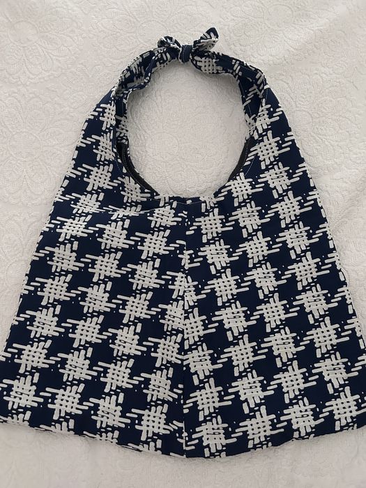 Saco de pano azul marinho e branco