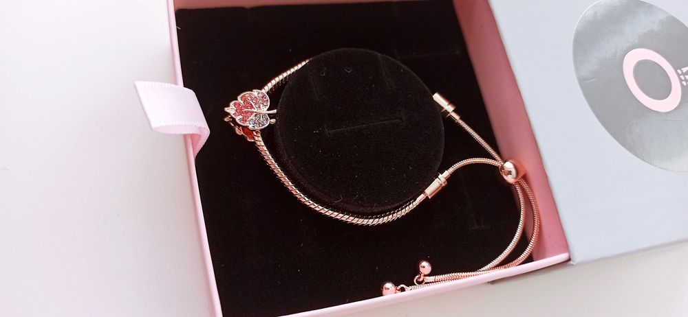 Bransoletka Regulowana z Zawieszka Lśniący Liść Pave + PUDEŁKO PANDORA