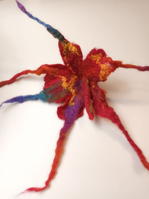 Alfinete flor feltro