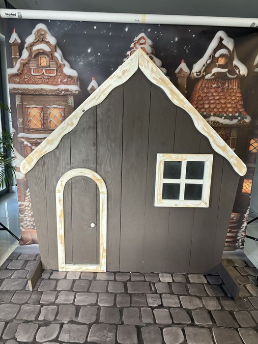 Duzy, Drewniany domek