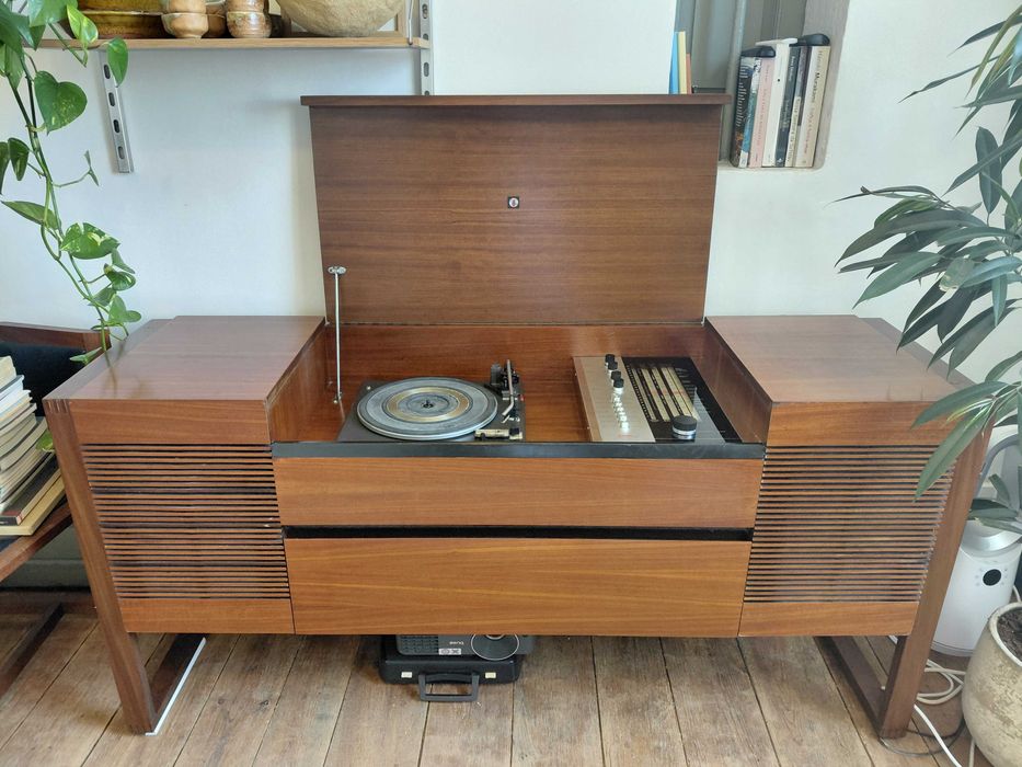 Rádio vinil anos 70 produzido em Inglaterra