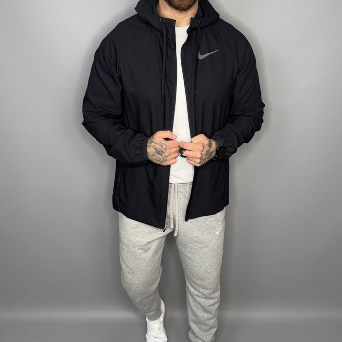Чоловіча вітровка Nike