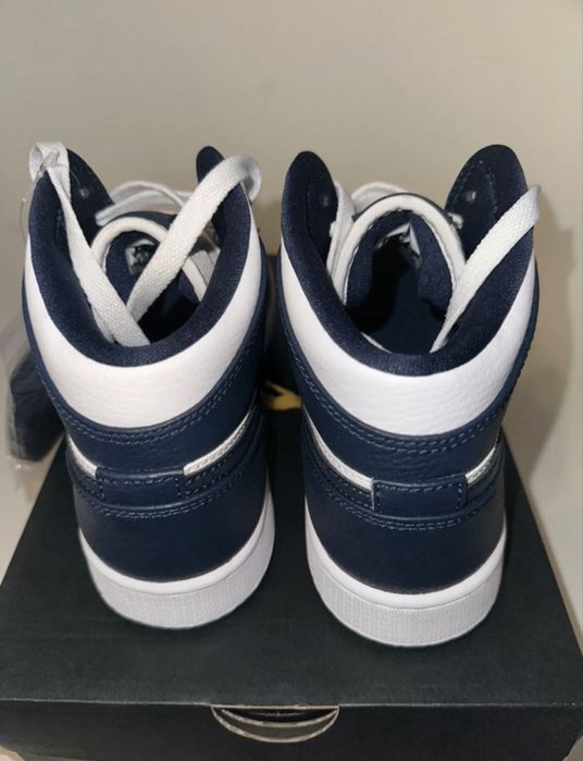 Air Jordan 1 Mid Metallic Gold Obsidian