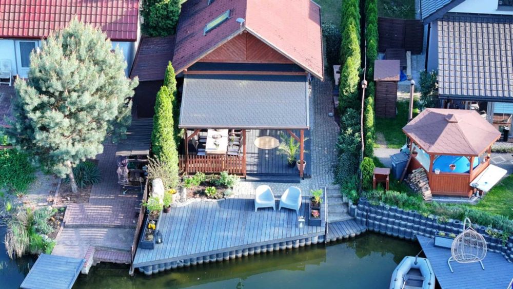 Domek letniskowy z prywatnym zejściem do jeziora