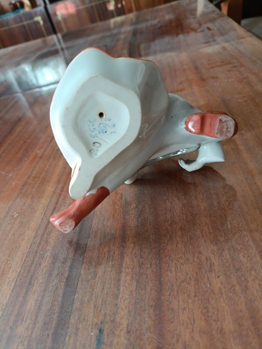 Фарфорові статуетки.