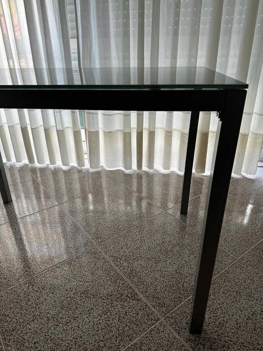 Mesa de cozinha em vidro